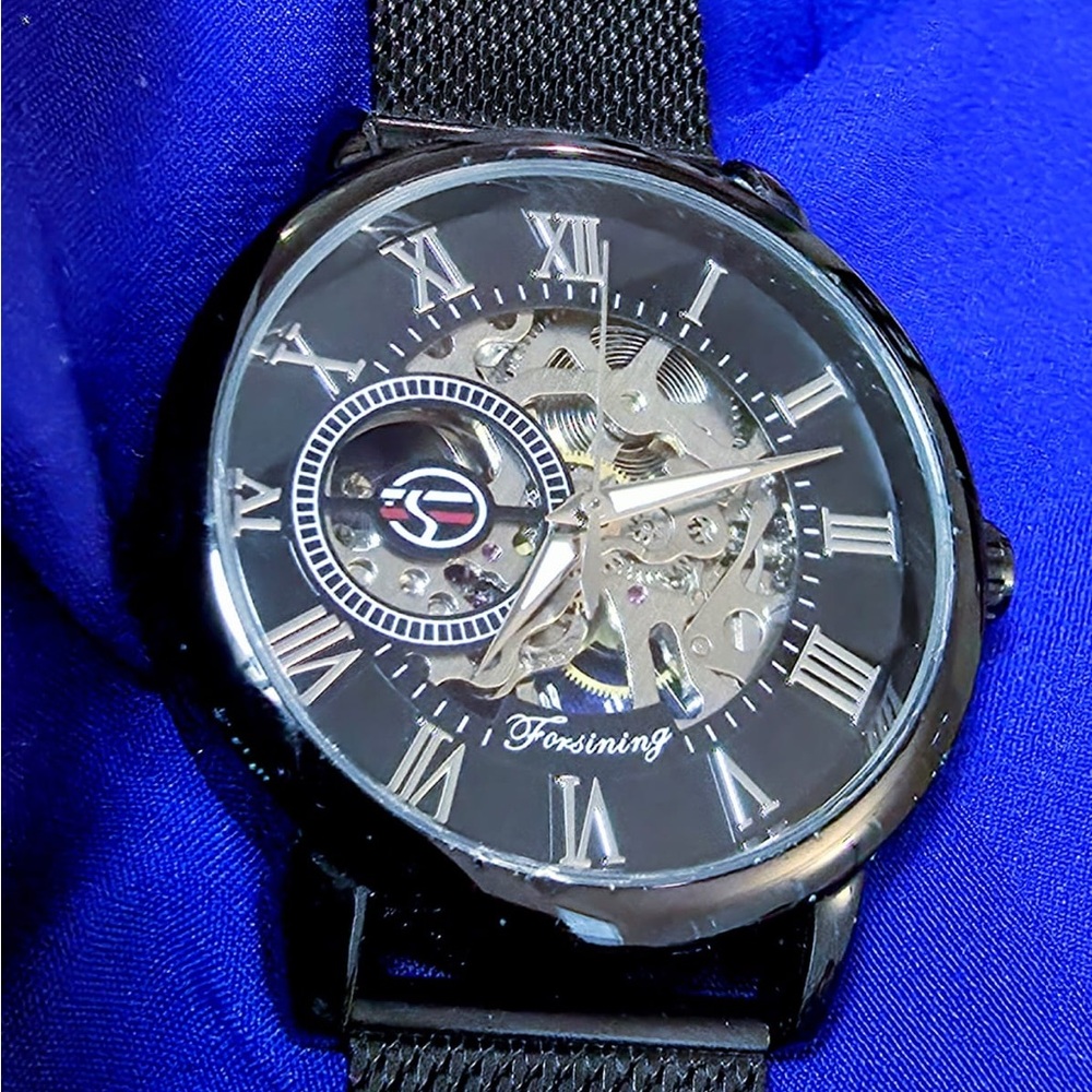 Forsining Black Skeleton Dial 42mm Automatic Mens Watch Sleek Like New